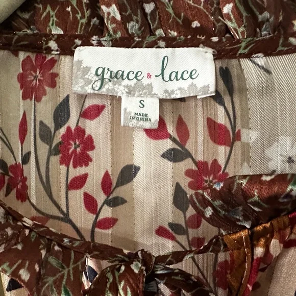 Grace & Lace | Boho Patchwork Flowy Ruffle Long Sleeve Floral Blouse Size Small - Picture 4 of 11